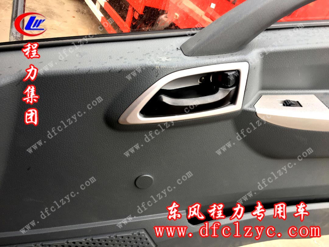 湖北程力藍(lán)牌大運(yùn)平板運(yùn)輸車(chē)細(xì)節(jié)