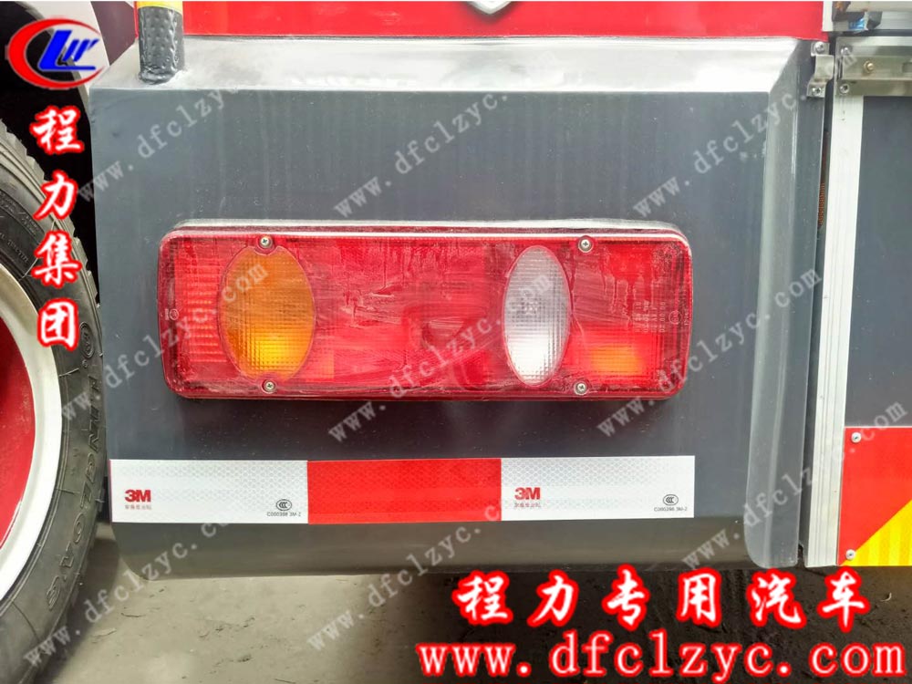 東風(fēng)天錦水罐消防車(chē)（國(guó)五）外觀細(xì)節(jié)圖