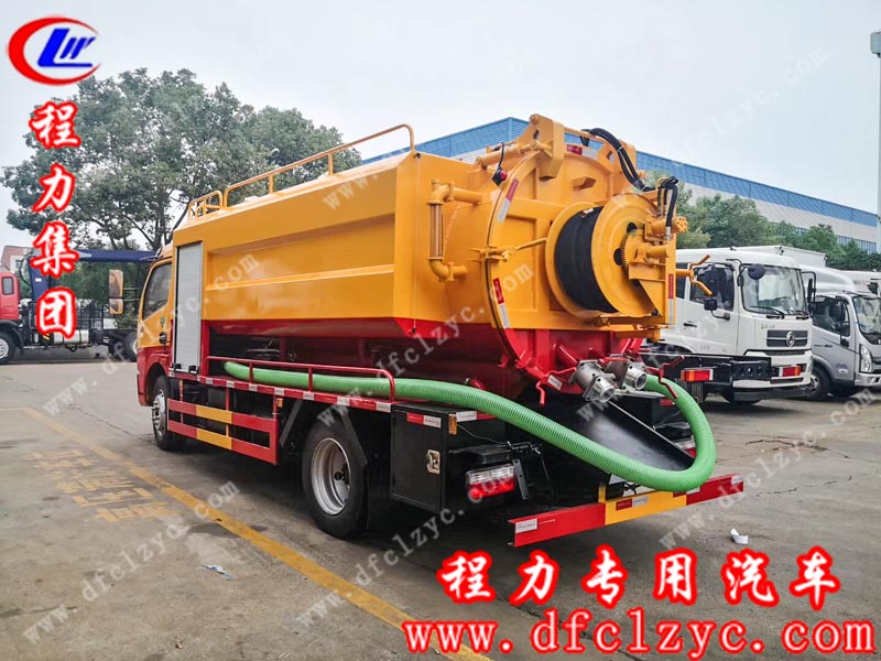 程力集團生產(chǎn)的國六東風大多利卡清洗吸污車