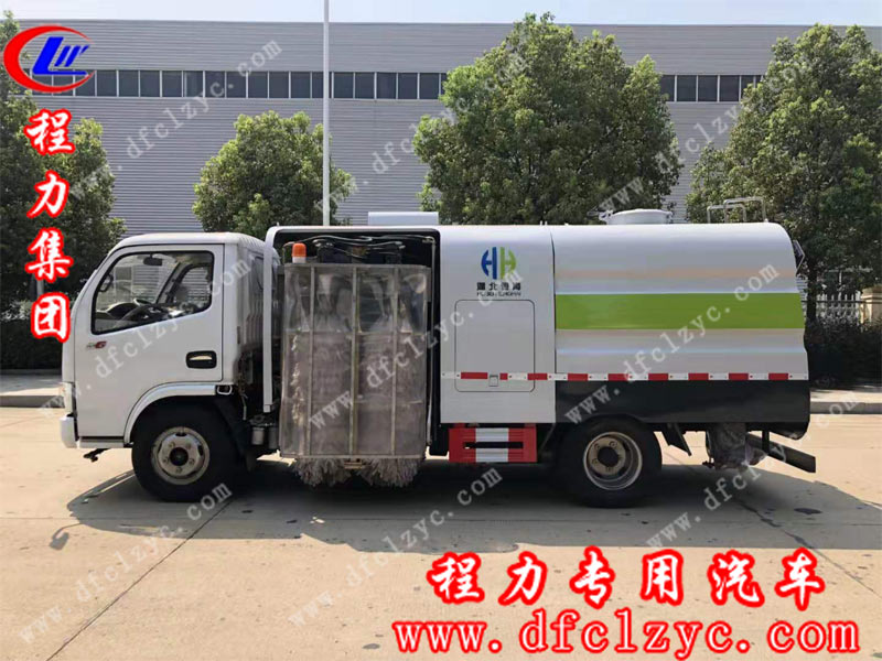 程力集團(tuán)生產(chǎn)的護(hù)欄清洗車(chē)