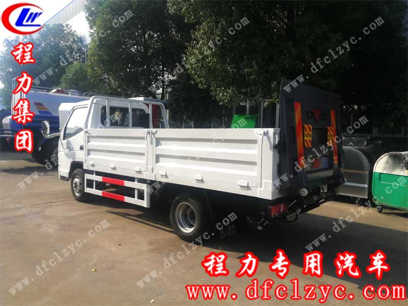 程力集團(tuán)國六唐駿歐鈴?fù)把b垃圾車，裝配液壓尾板，車廂可選裝側(cè)翻欄板，方便空桶搬運(yùn)