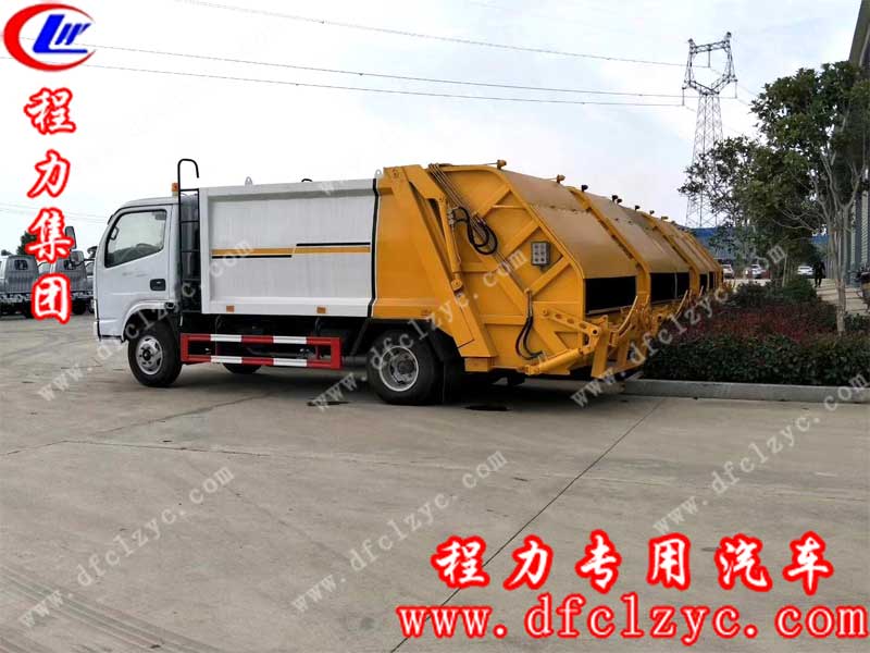 程力集團(tuán)壓縮垃圾車，整裝待發(fā)，出口海外