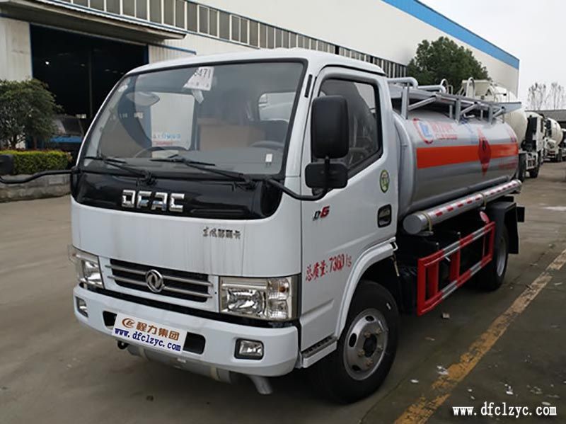 湖北程力集團東同小多利卡加油車