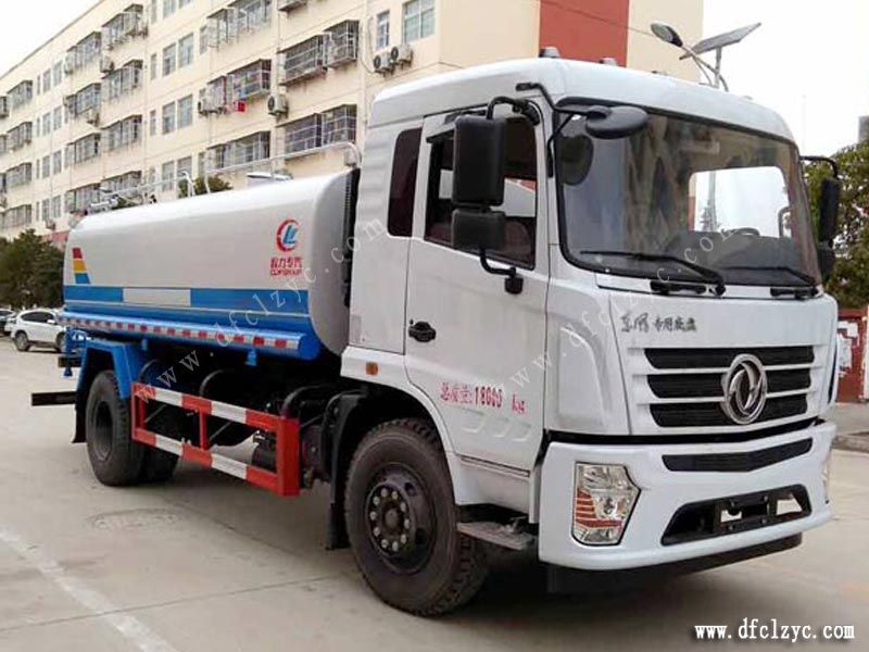 程力集團(tuán)東風(fēng)天錦灑水車右前方